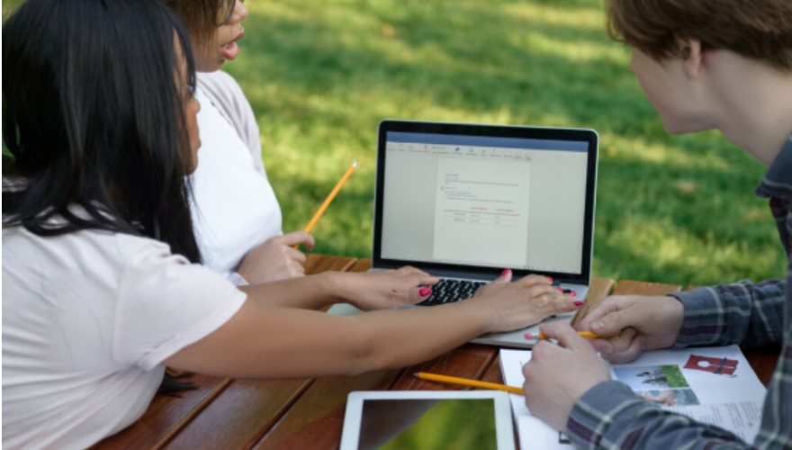 Best Citation Generators Compared (APA vs MLA): Complete Student Guide