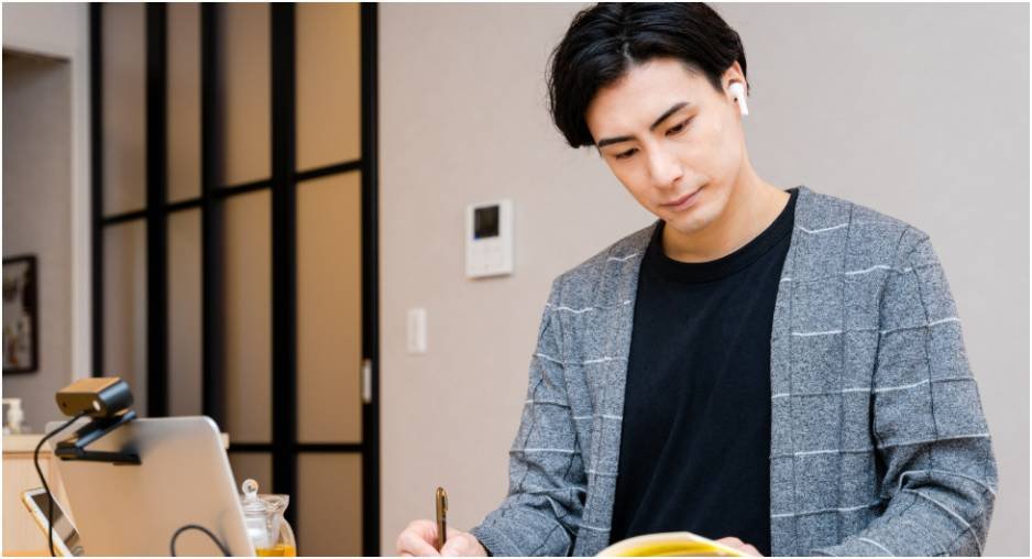 How to Write a Strong Thesis Statement