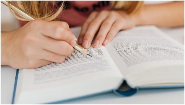 Start With a Thesis That Demands Evidence